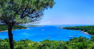 Widok na morze w Istrii ze wzgórza